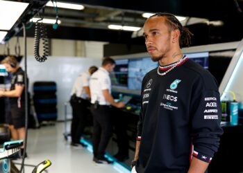 hamilton opent jacht op antonelli tijdens gp van o