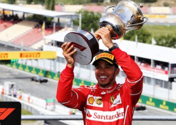 hamilton pakt dominante zege in spanje titelstrijd