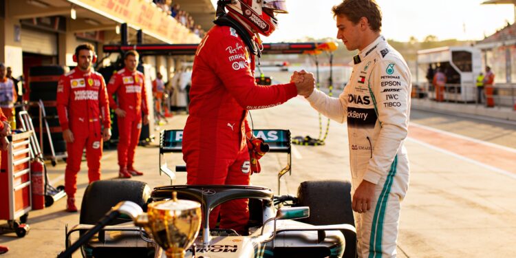 hamilton pakt eerste ferrari zege na drama voor an