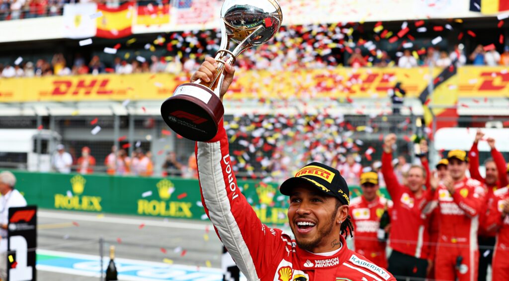 hamilton pakt eerste ferrari zege na weekend vol c