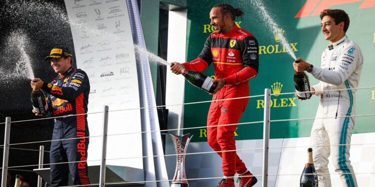 hamilton pakt eerste ferrari zege op historisch br