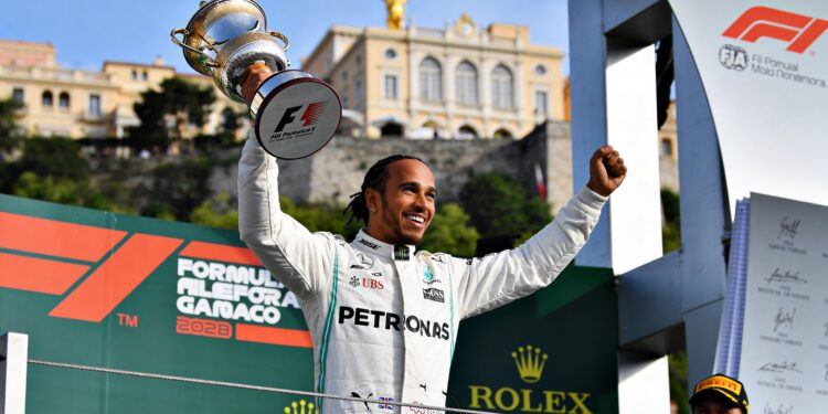 hamilton pakt historisch podium in monaco evenaart