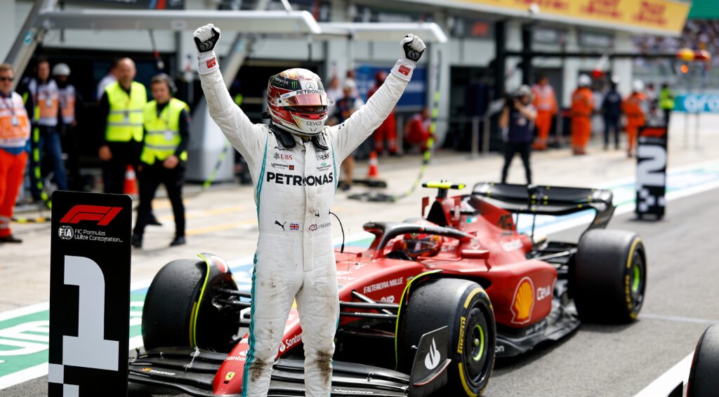 hamilton pakt historische eerste zege voor ferrari 1