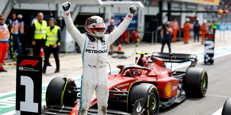 hamilton pakt historische eerste zege voor ferrari 1