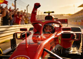 hamilton pakt historische eerste zege voor ferrari