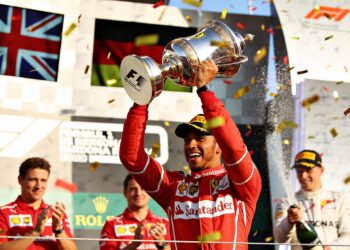 hamilton pakt in spanje eerste zege voor ferrari