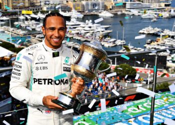 hamilton pakt podium en p2 in wk na hectische mona