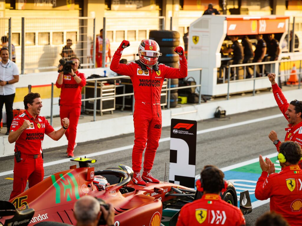 hamilton slaat terug met eerste ferrari zege na el
