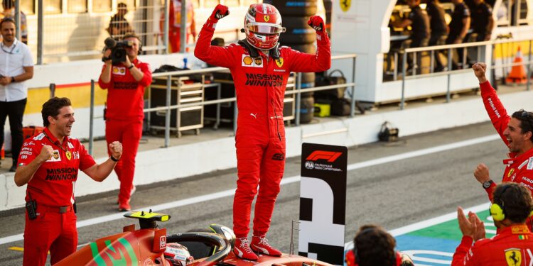 Hamilton slaat terug met eerste Ferrari-zege na Elkann-kritiek 1 hamilton slaat terug met eerste ferrari zege na el
