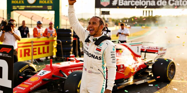 hamilton slaat terug met historische eerste ferrar