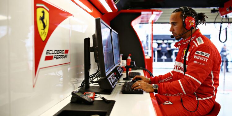 hamilton snelste in monaco maar eist meer van ferr