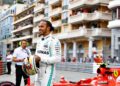 hamilton snoert critici de mond met podium in mona