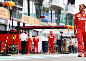 hamilton tweede in wk maar fans geloven niet in ac