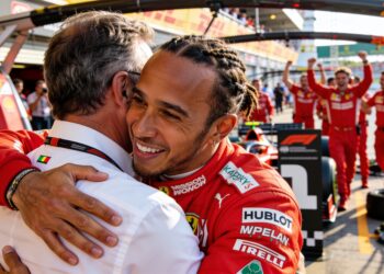 hamilton verlost ferrari met emotionele eerste zeg