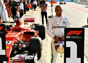 hamilton verrast in spanje en jaagt op eerste zege