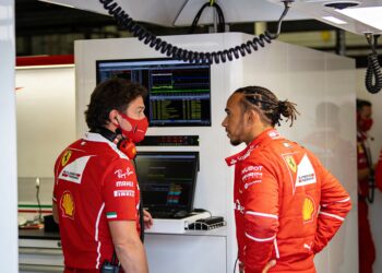 hamilton vindt italiaanse bono in nieuwe ferrari e