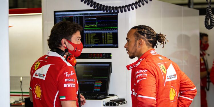 hamilton vindt italiaanse bono in nieuwe ferrari e