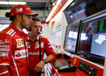 hamilton wijst ferrari de weg na p2 in monaco meer