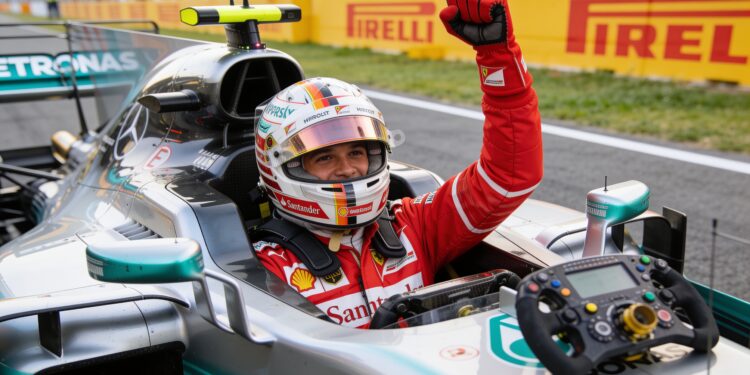Hamilton wint in Spanje, titelstrijd open na uitvalbeurt Antonelli 1 hamilton wint in spanje titelstrijd open na uitval