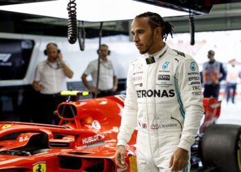 hamilton wint voor ferrari en haalt uit naar criti