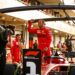 hamiltons ferrari zege legt zwakte mercedes bloot