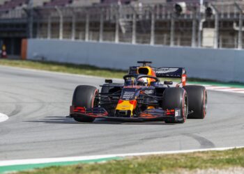 honda en red bull herenigd voor f1 test met tsunod