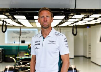 jenson button wil met neweys valkyrie le mans vero
