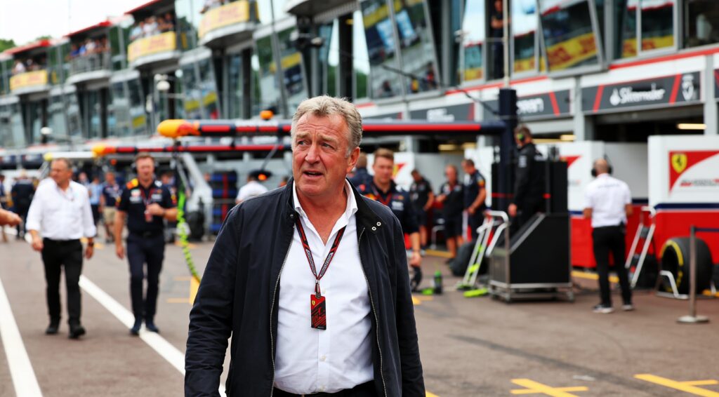 jeremy clarkson flirt met f1 sponsoring na britse