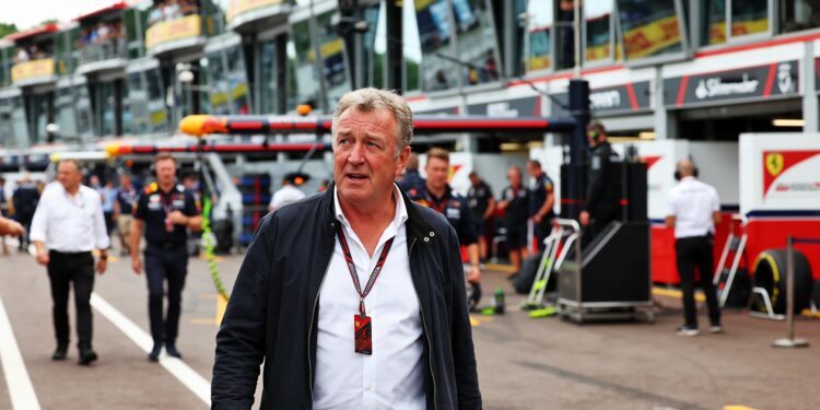 jeremy clarkson flirt met f1 sponsoring na britse