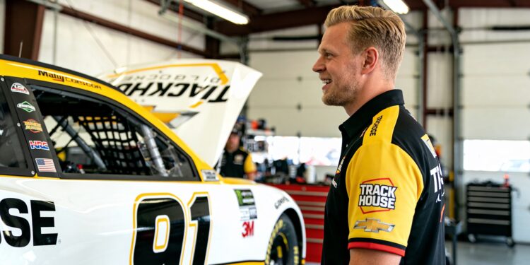Kevin Magnussen maakt officieel NASCAR-debuut 1 kevin magnussen maakt officieel nascar debuut