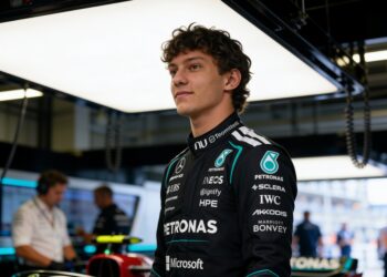 kimi antonelli ontvangt reprimande na incident met