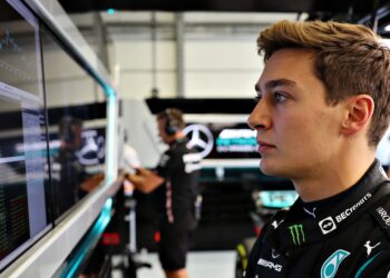 kritiek op russell genante setup keuze roept vrage