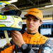 Lando Norris veilt unieke racehelm voor Race Against Dementia 2 lando norris veilt unieke racehelm voor race again
