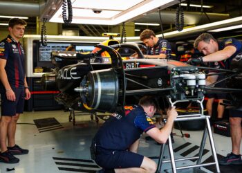 lawson vijfde in monaco na pre race drama met auto
