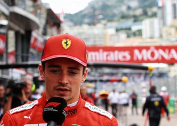 leclerc woedend na crash in monaco dit is niet mij