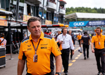 mclaren beschuldigt red bull van teamorders bij fi