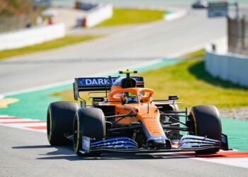 mclaren leidt in barcelona verstappen en hamilton
