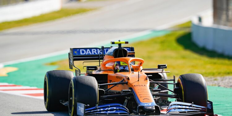 mclaren leidt in barcelona verstappen en hamilton