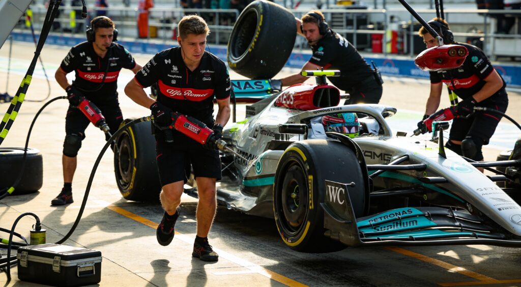 mercedes bekent pitstopfout kostte russell zege in