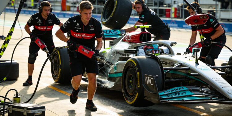 mercedes bekent pitstopfout kostte russell zege in