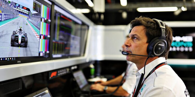 mercedes laat teugels vieren geen teamorders in ti
