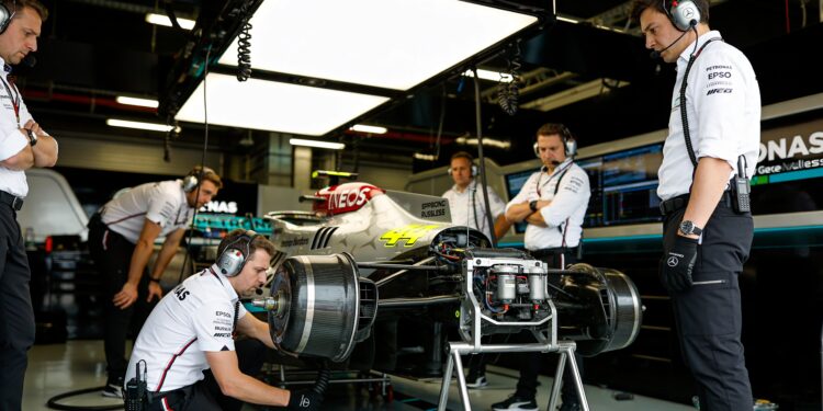 mercedes staat voor maandenlang onderzoek na batte