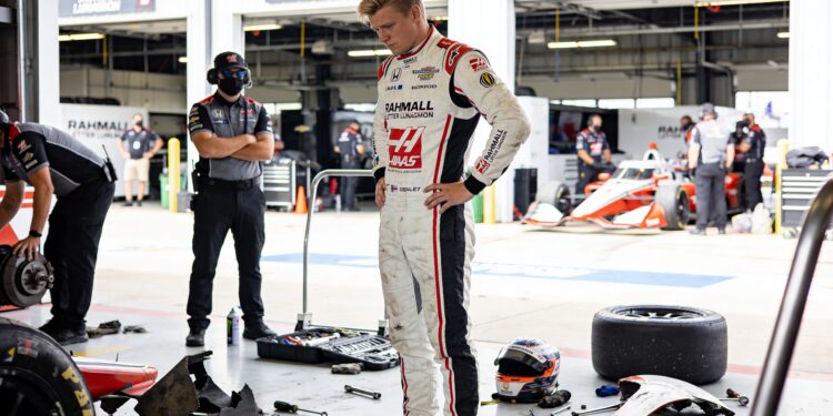 mick schumacher gooit indycar podium weg met pijnl