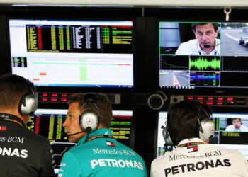 montoya mercedes bracht russell in de problemen in