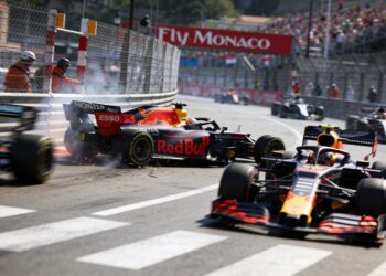 motorpech dwingt biddende verstappen tot opgave in