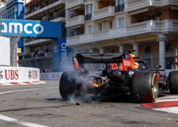 motorpech velt verstappen in eerste ronde monaco