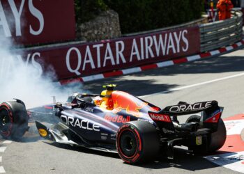 motorpech velt verstappen in eerste ronde van gp m