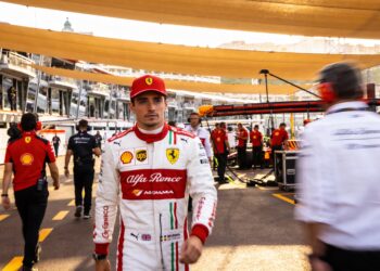 norris en leclerc moeten zich melden bij stewards