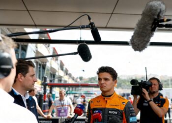 norris hard voor mclaren monaco is een pijnlijke r