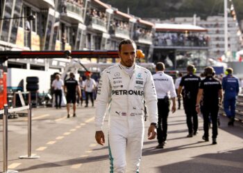 onrust na monaco hamilton vecht straf aan leclerc